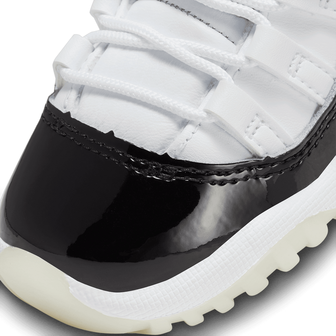 Jordan 11s top retro black