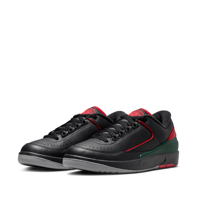 Black and clearance red jordan 2