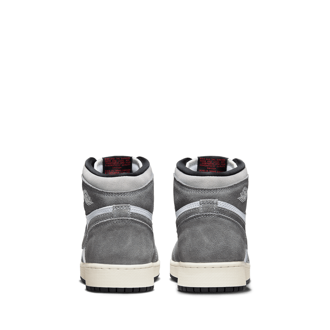 Air Jordan 1 High OG Light Smoke Grey •