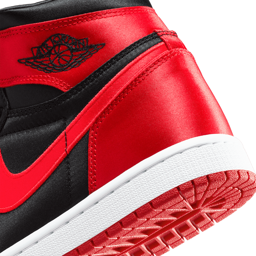 Wmns Air Jordan 1 Retro High OG 'Satin Bred'