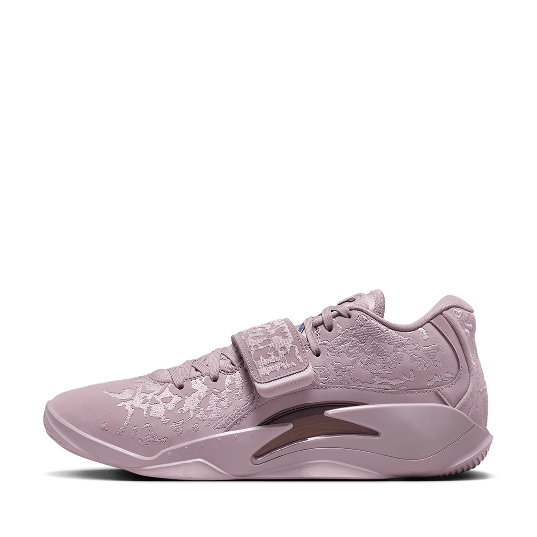 2025春大特価セール！ 3 Zion Jordan SE TITAN – Sale Outlet // Fog' 'Plum PF シューズ(男性用)