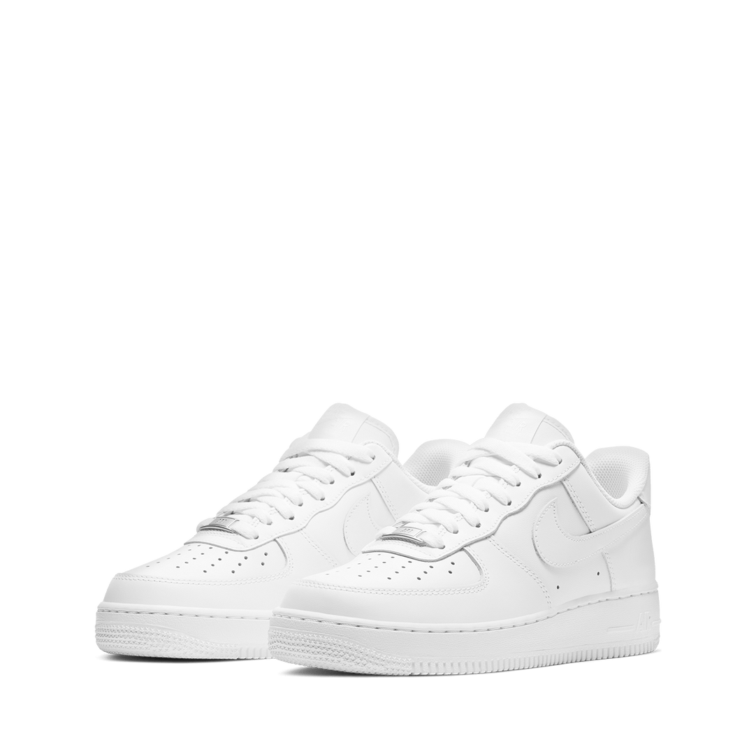 Nike triple clearance white